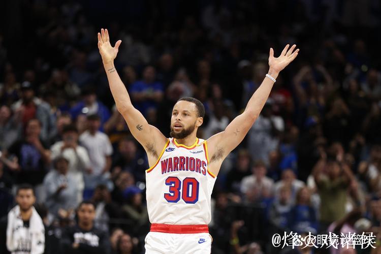 百万收入不敌篮球梦!研究生斯宾塞逆袭NBA成库里替补 百万收入不敌篮球梦!研究生斯宾塞逆袭NBA成库里替补